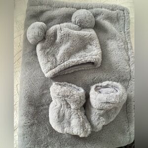 Cozy Gray Kids Blanket, Hat and Booties Gift Set
